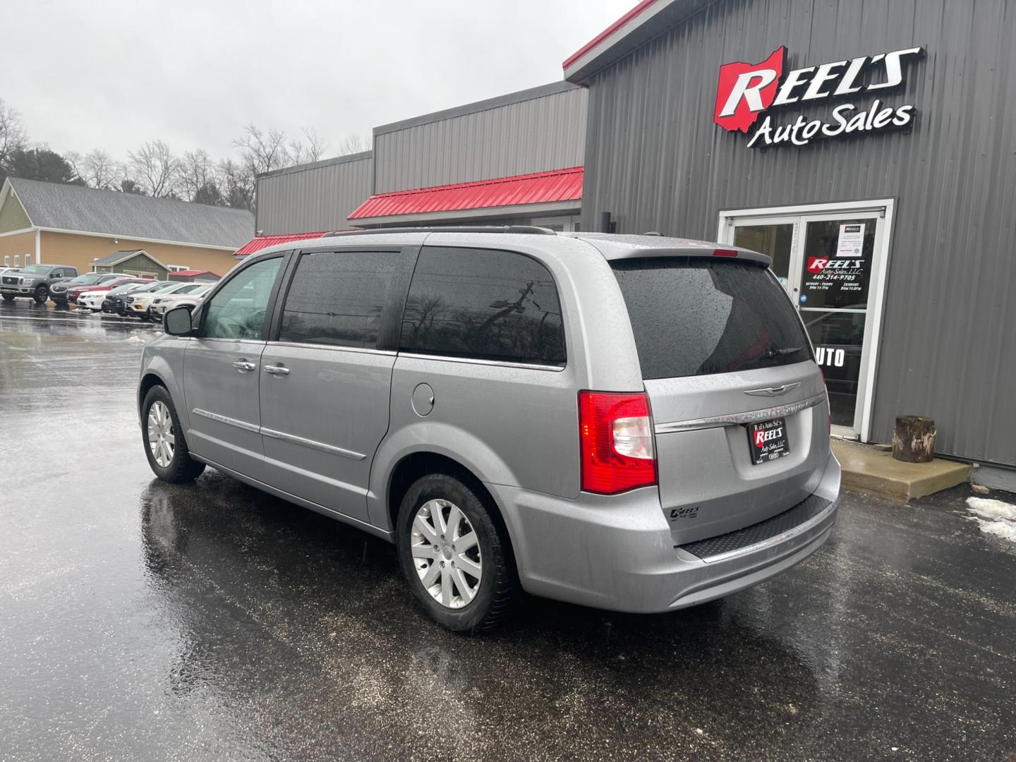 2016 Silver /Black Chrysler Town & Country Touring (2C4RC1BG4GR) with an 3.6L V6 DOHC 24V FFV engine, 6A transmission, located at 11115 Chardon Rd. , Chardon, OH, 44024, (440) 214-9705, 41.580246, -81.241943 - Photo#9